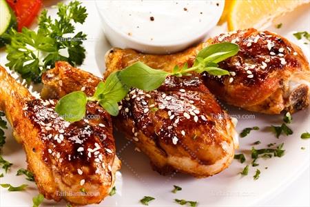 تصویر با کیفیت مرغ بریان با کنجد و ریحون